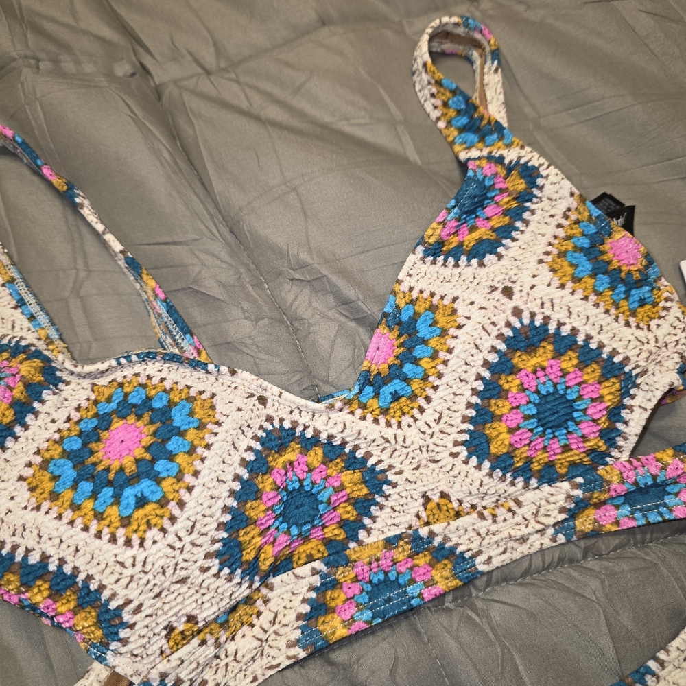 Hurley Crochet Bikini Set with Colorful Pattern - Picture 2 of 9